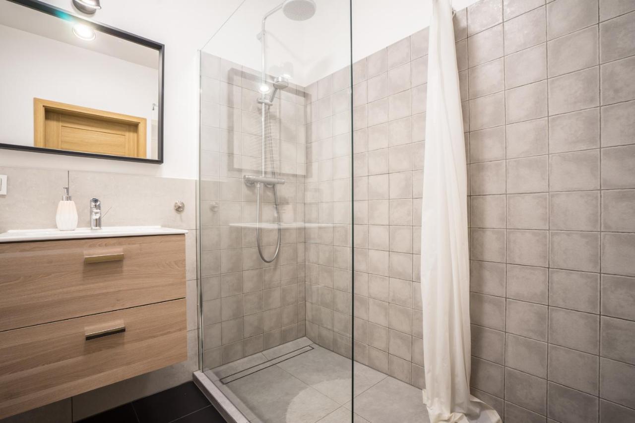 Bizapartments - Modern Flats With Parking Варшава Екстериор снимка