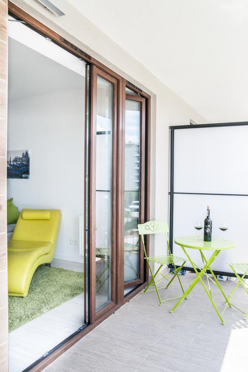 Bizapartments - Modern Flats With Parking Варшава Стая снимка