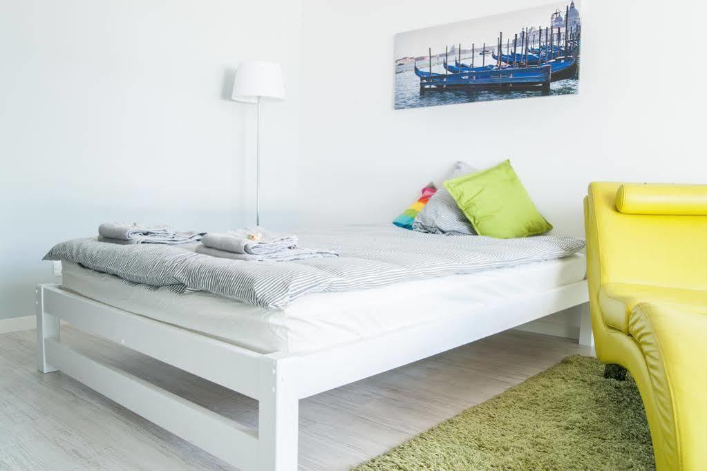 Bizapartments - Modern Flats With Parking Варшава Екстериор снимка